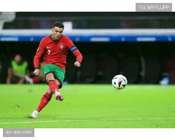 罗纳尔多宣布复出，全力备战世界杯冲击荣耀，状态引关注