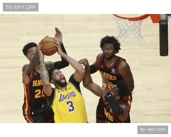 科比挡拆提升得分爆发 助湖人关键时刻拉开差距