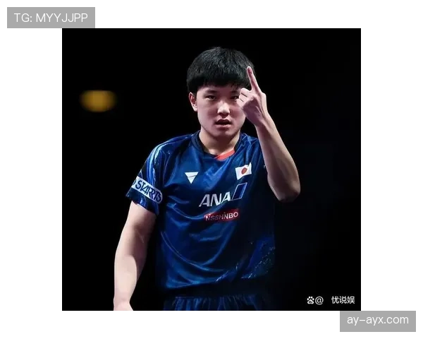 看到张本智和逛街那张照，我和朋友默默划掉了下个月房租